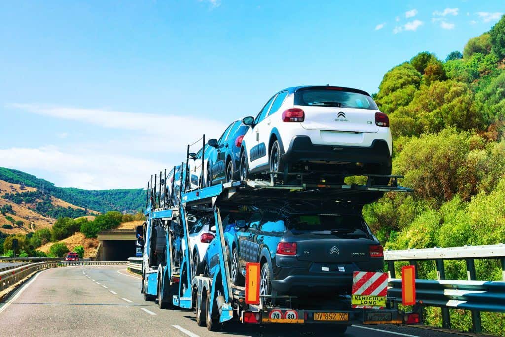 Auto Transport brokers arranging shipping of vehicles