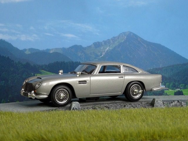 aston-martin db5 James Bond luxury car